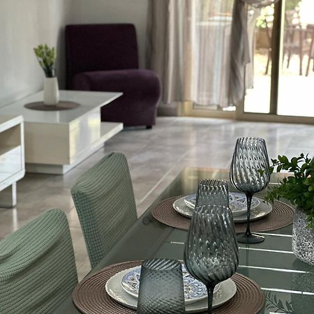 Beautiful Apartment Near The Sea And A Large Private Garden Paphos ภายนอก รูปภาพ