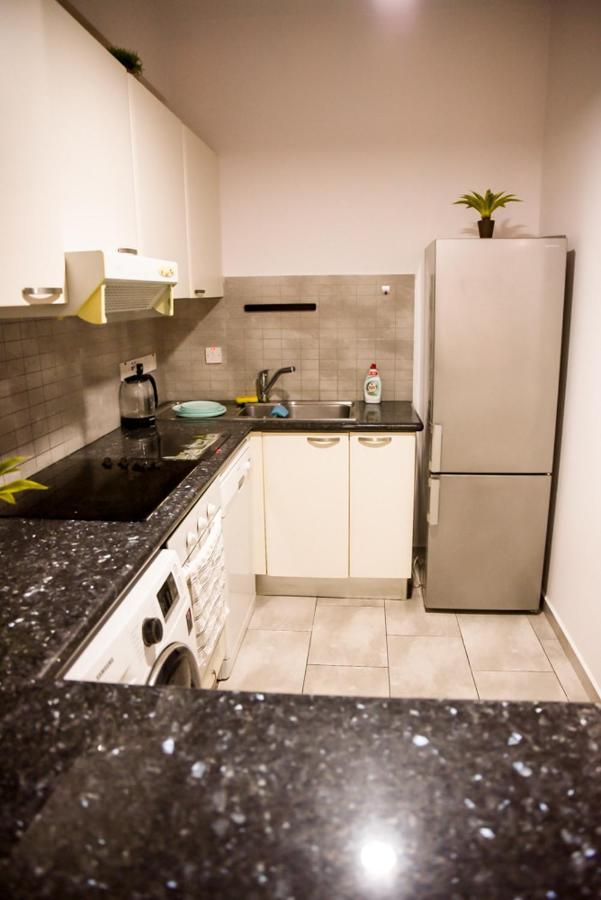 Beautiful Apartment Near The Sea And A Large Private Garden Paphos ภายนอก รูปภาพ