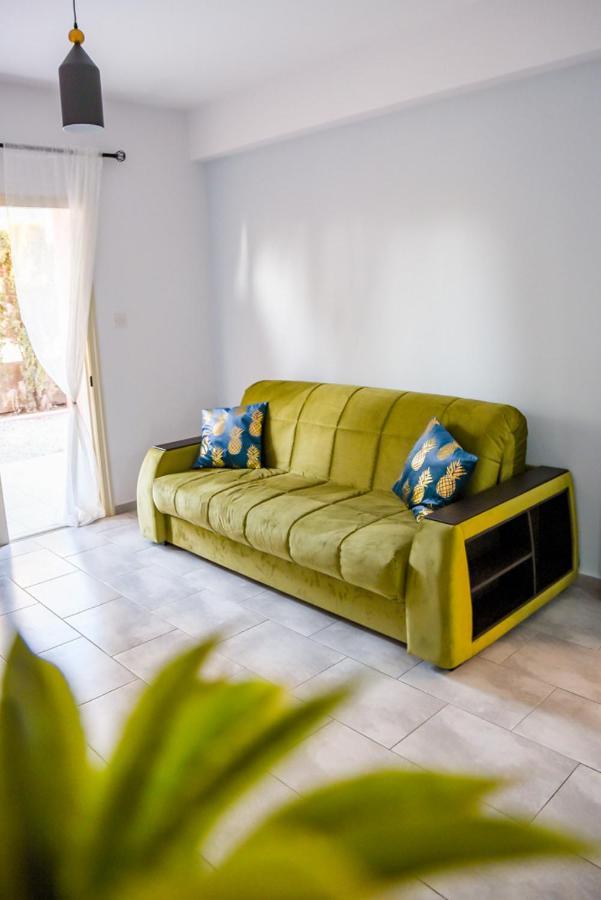 Beautiful Apartment Near The Sea And A Large Private Garden Paphos ภายนอก รูปภาพ