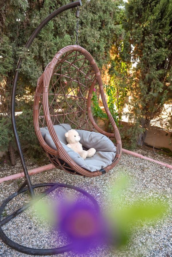 Beautiful Apartment Near The Sea And A Large Private Garden Paphos ภายนอก รูปภาพ