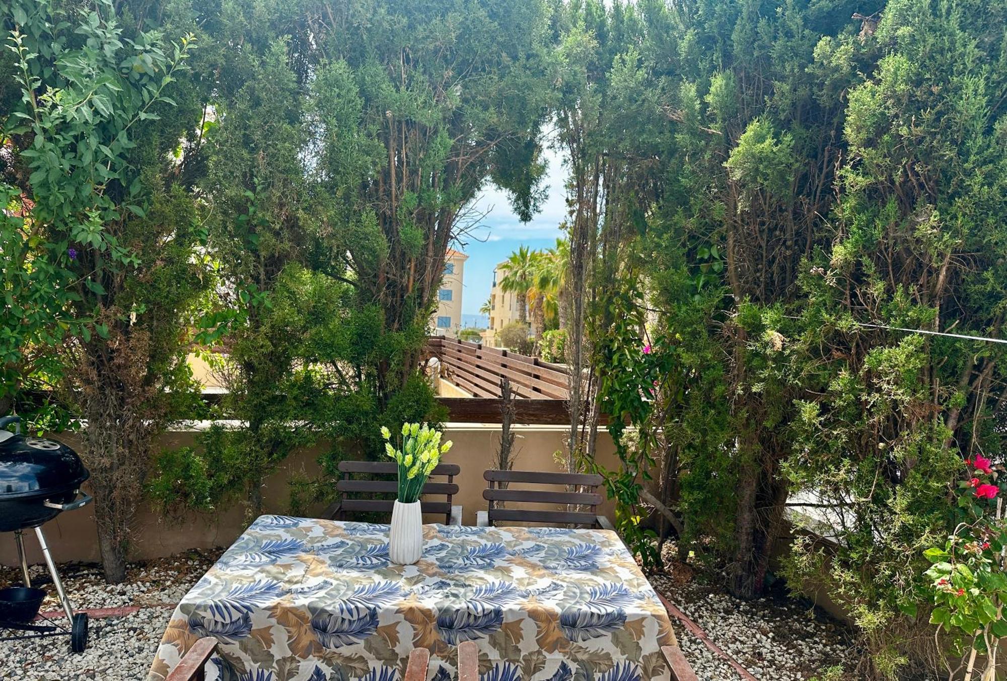 Beautiful Apartment Near The Sea And A Large Private Garden Paphos ภายนอก รูปภาพ