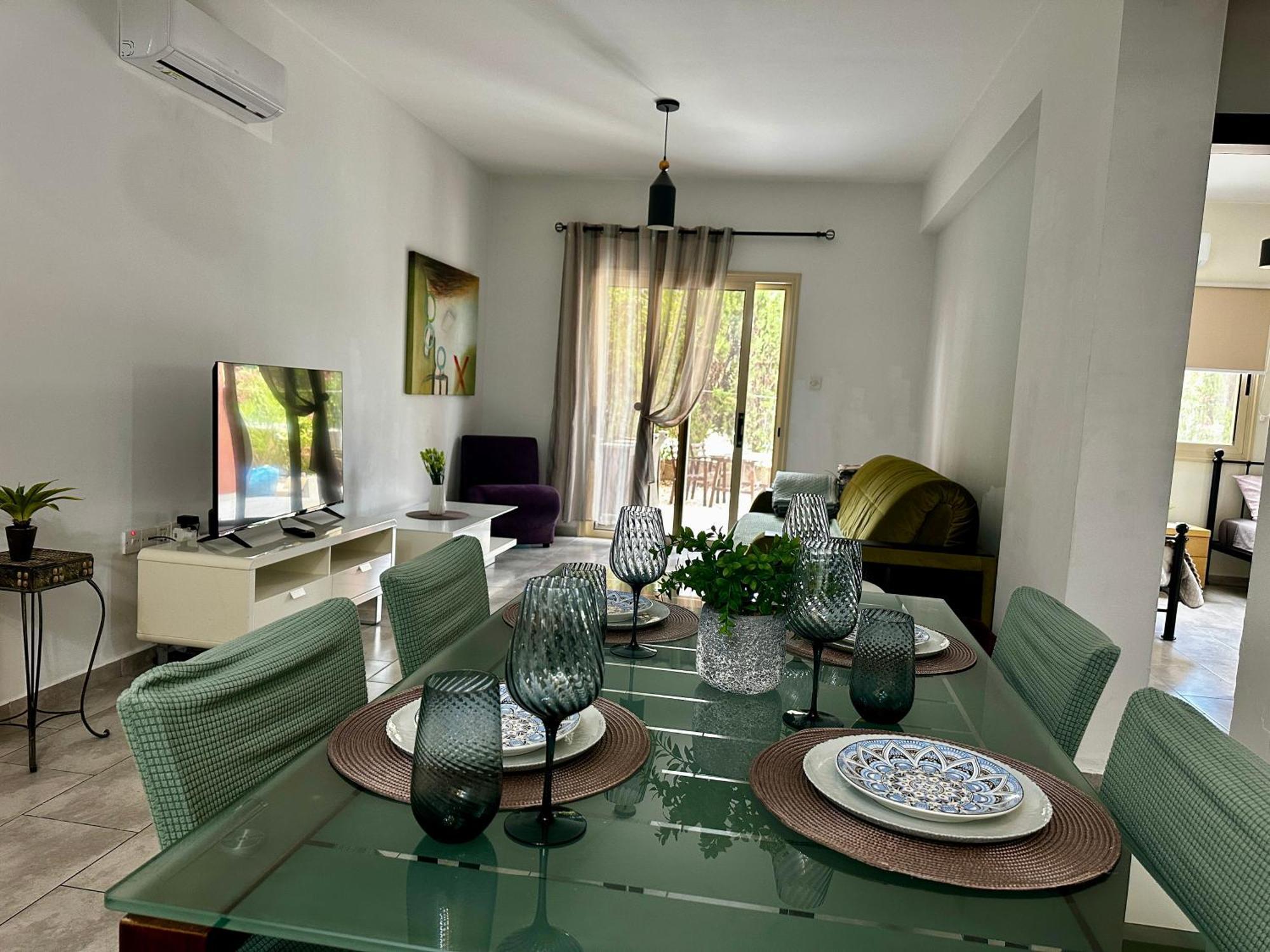 Beautiful Apartment Near The Sea And A Large Private Garden Paphos ภายนอก รูปภาพ