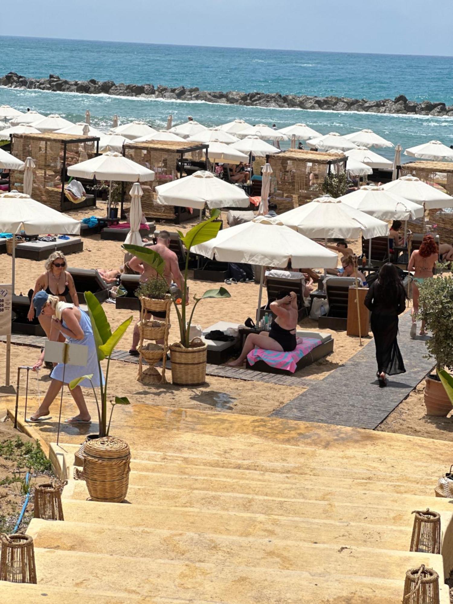 Beautiful Apartment Near The Sea And A Large Private Garden Paphos ภายนอก รูปภาพ