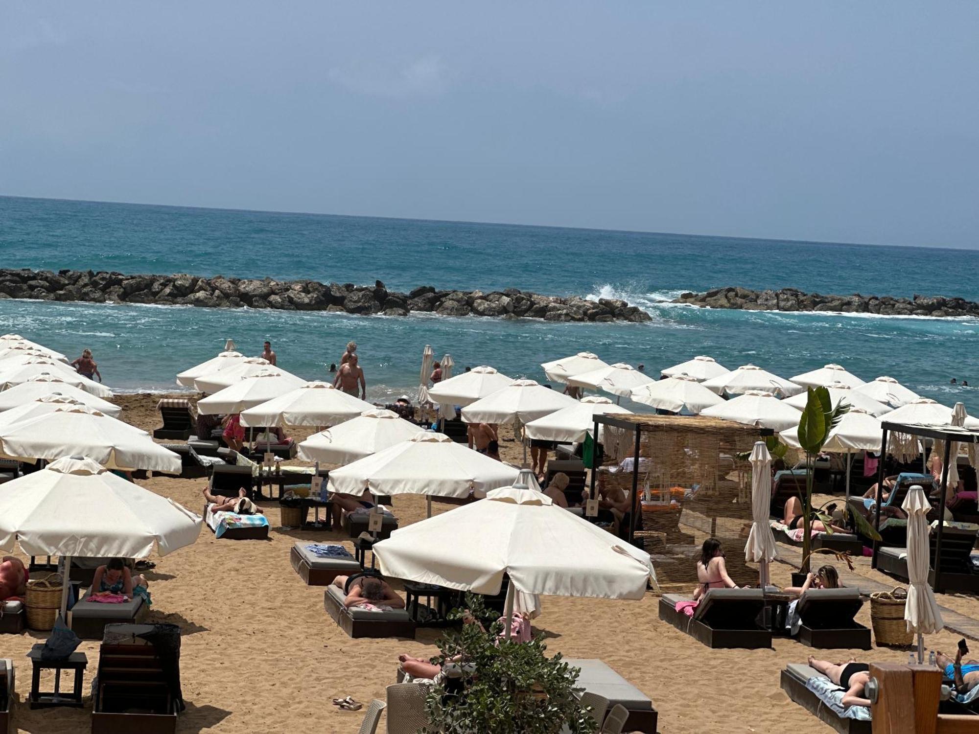 Beautiful Apartment Near The Sea And A Large Private Garden Paphos ภายนอก รูปภาพ